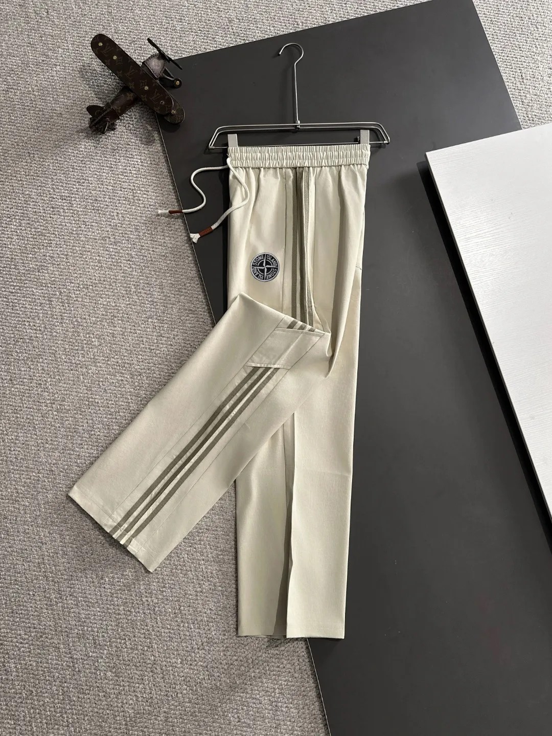 🅿️400 next day shipping Stone Island 2025 spring and summer new elastic band casual pants, thin counter custom fabrics, high breathability and comfort, impeccable details, brand element design concept, reflecting high quality. It feels delicate and soft! It presents a casual cut and the upper body shape is great! Size: M-3XL